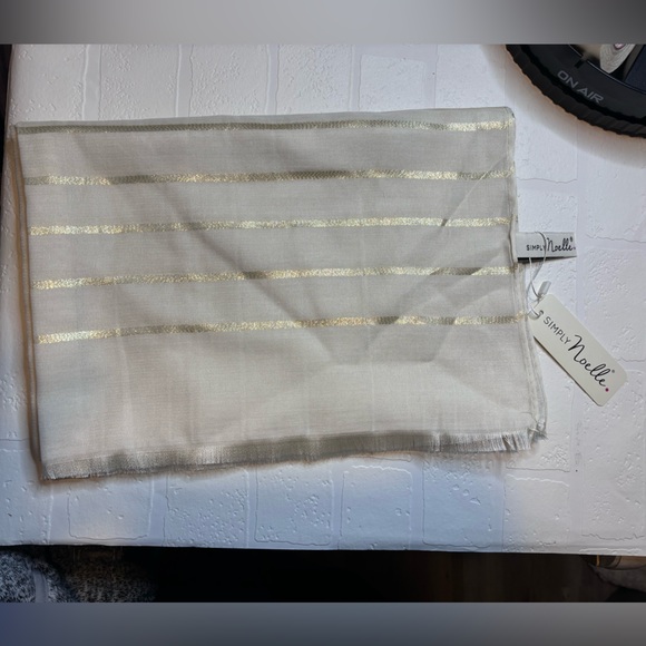 Simply Noelle Scarf NWT - Picture 2 of 4